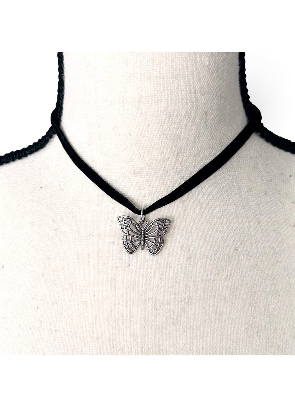 🖤 Silver Tone Butterfly Choker Necklace